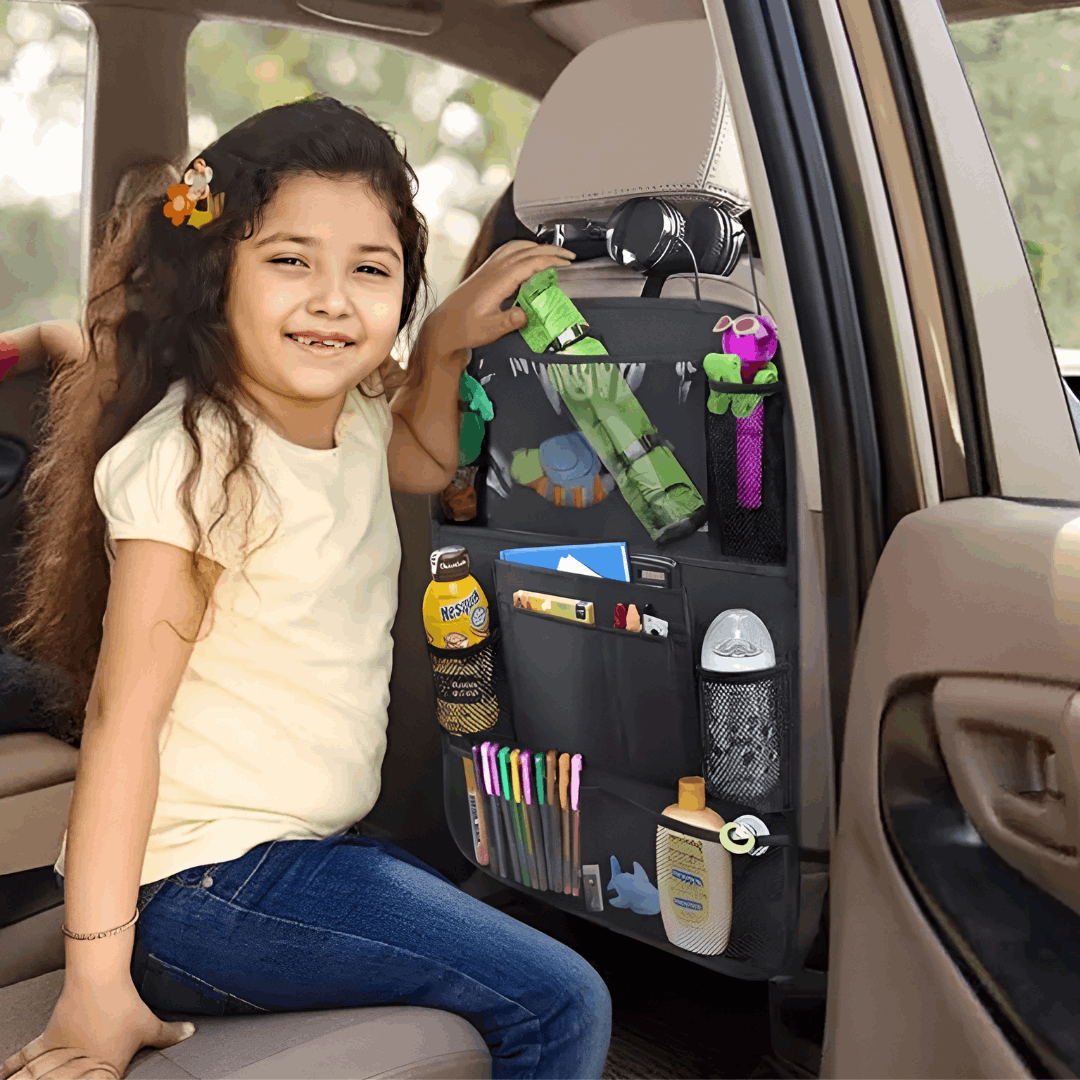 black car organizer inside a car with girl - organisateur pour voiture àl'intérieur d'une voiture avec petite fille 